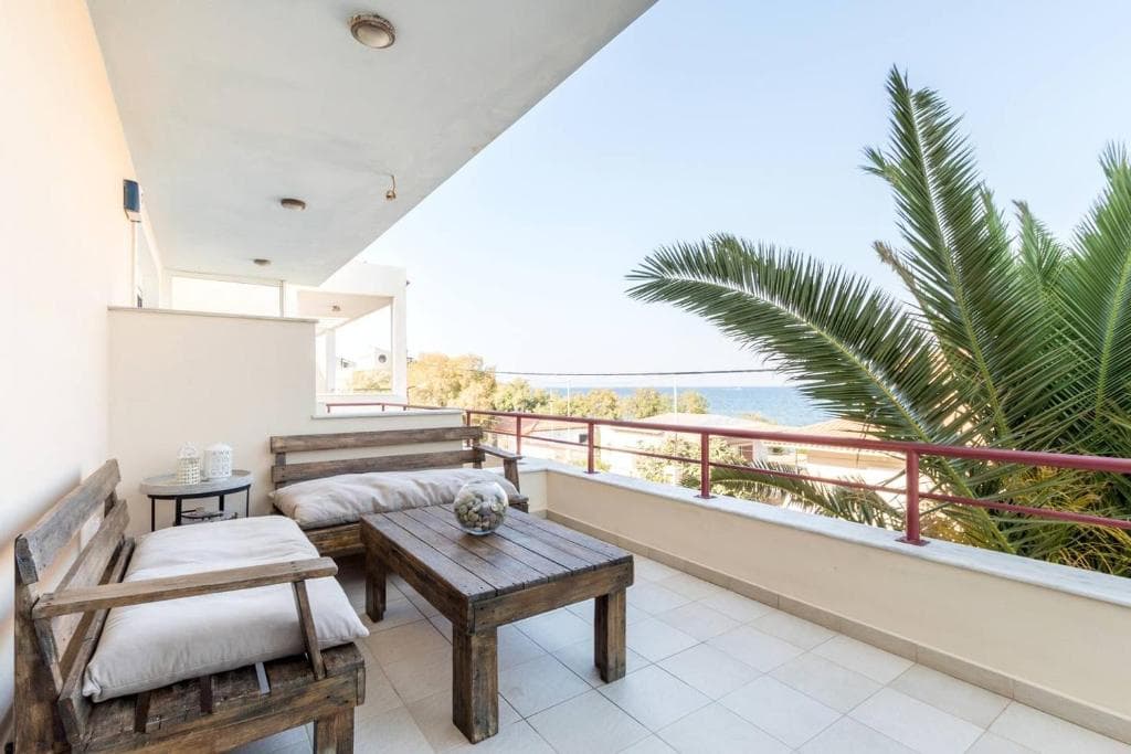 Beachfront sea-view apartments at Surf Apartments Artemida on the Athens Riviera, Greece